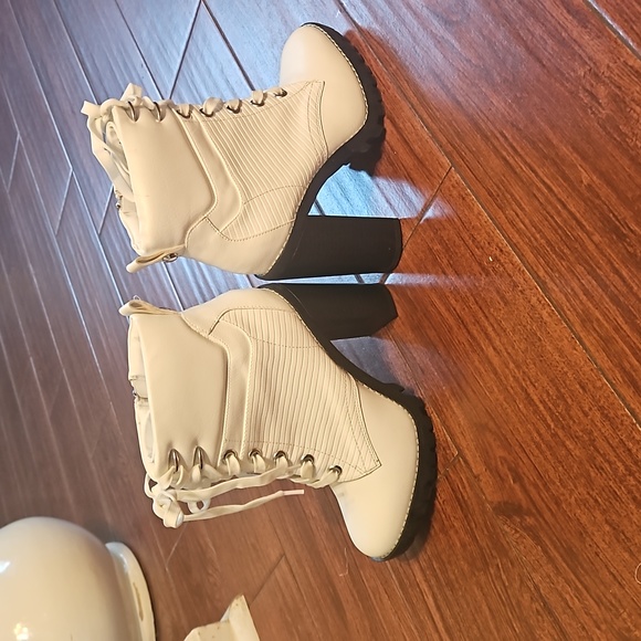 BCBG booties - Picture 5 of 10
